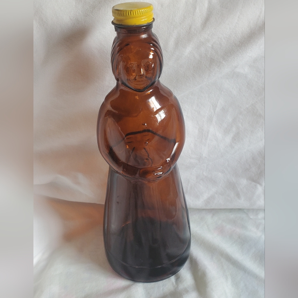 Mrs Butterworth Vtg 10" Amber Glass Bottle with Yellow Metal Cap Bottom Groove